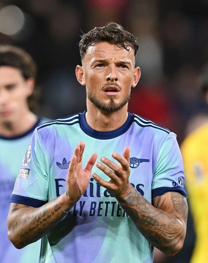 Ben White Arsenal trong trận đấu chính thức