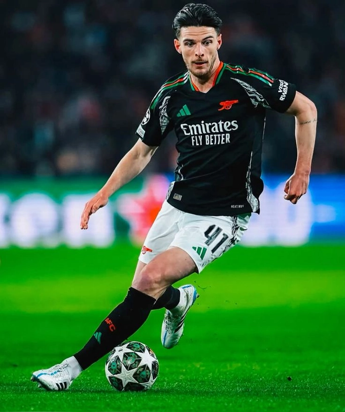 Cầu thủ Arsenal giữ nhịp trận đấu