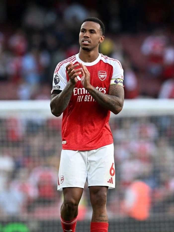 Cầu thủ hàng thủ thi đấu chắc chắn