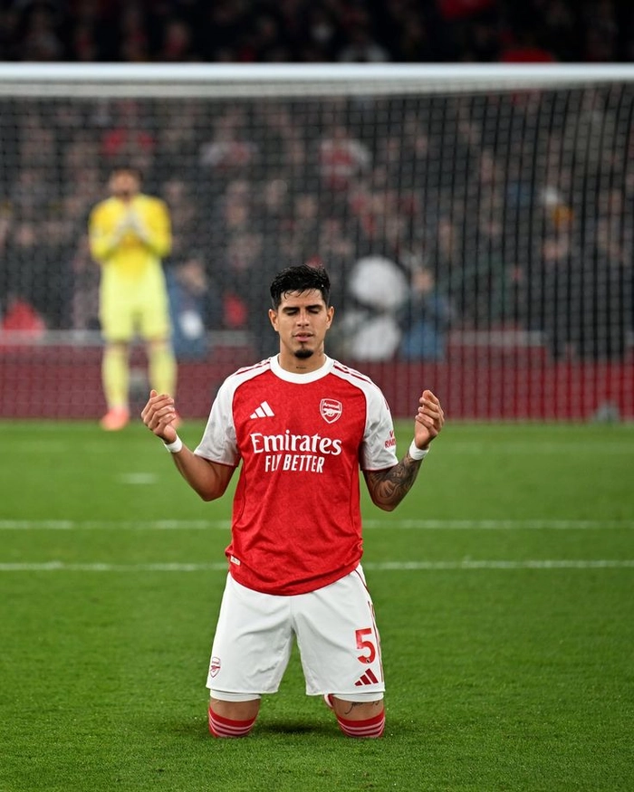 Cầu thủ hàng thủ thi đấu chắc chắn