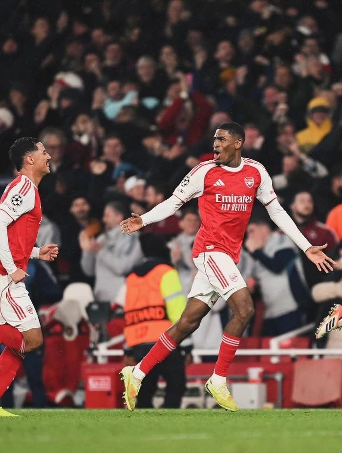 Cầu thủ hàng thủ thi đấu chắc chắn