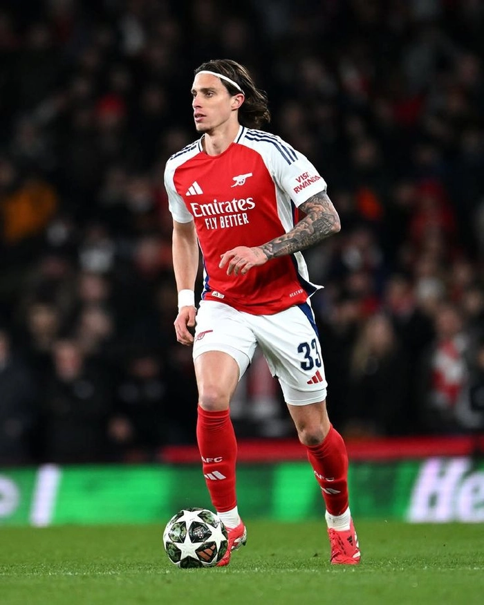 Cầu thủ hàng thủ thi đấu chắc chắn