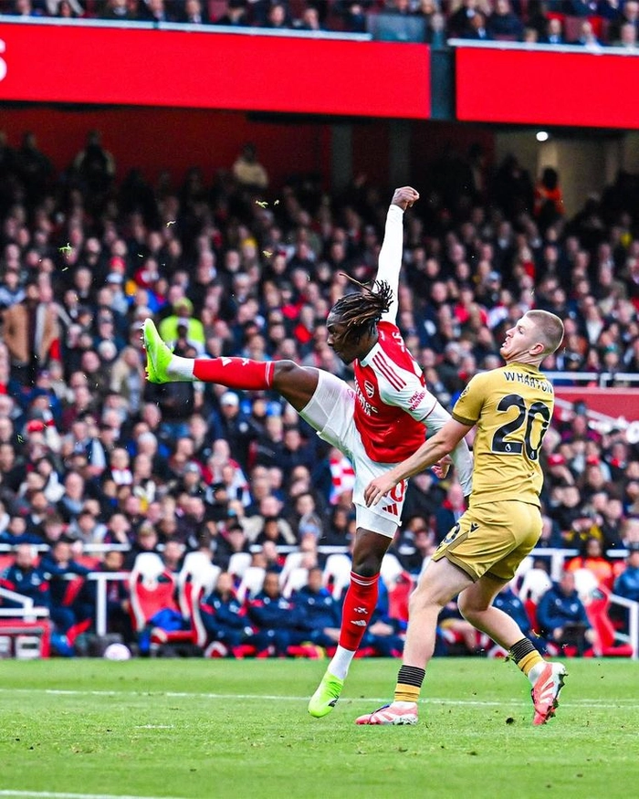 Cầu thủ số 10 tham gia tấn công