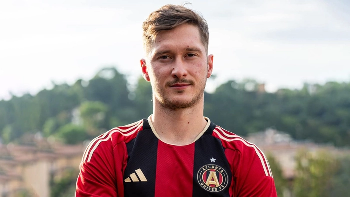 Cầu thủ số 59 tham gia tổ chức lối chơi