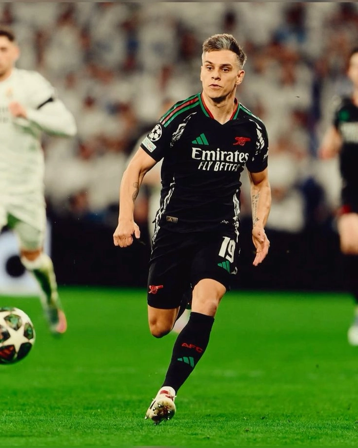 Cầu thủ tấn công Arsenal trong trận đấu