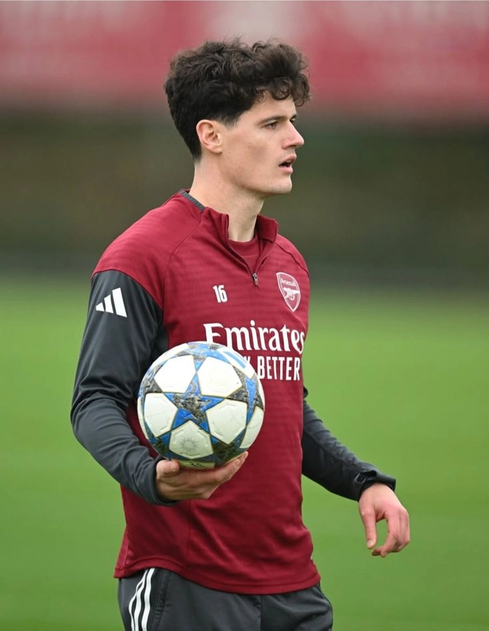 Christian Nørgaard trong một tình huống bóng