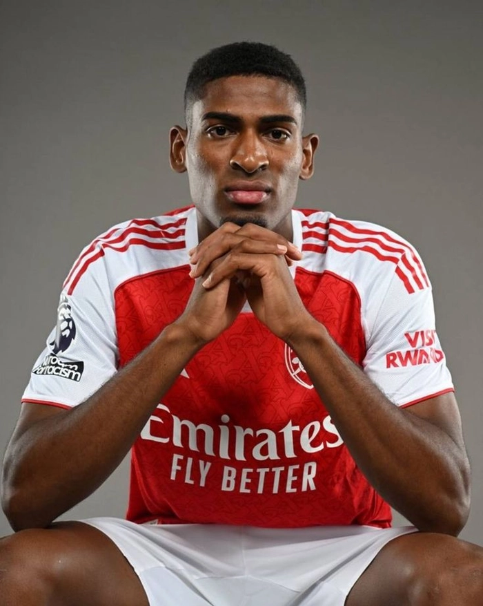 Cristhian Mosquera Arsenal trên sân đấu