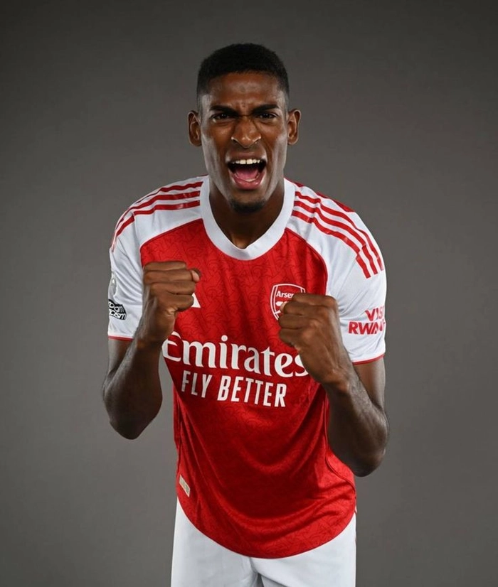 Cristhian Mosquera đội hiện tại ra sân