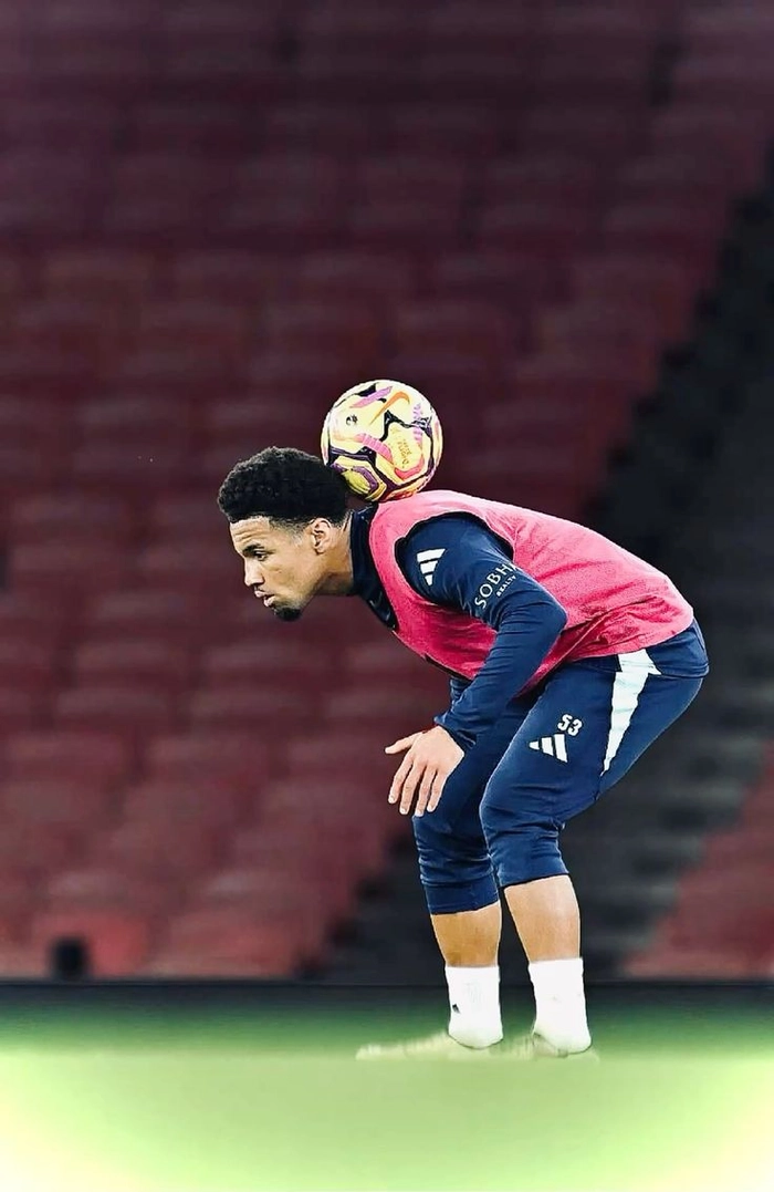 Ethan Nwaneri Arsenal trong trận đấu trẻ