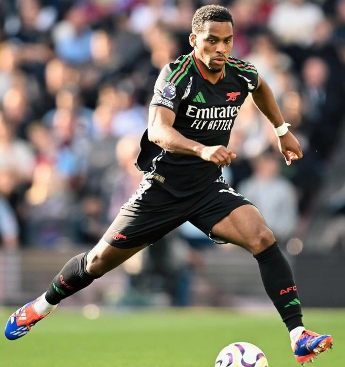 Hàng thủ Arsenal thi đấu chắc chắn