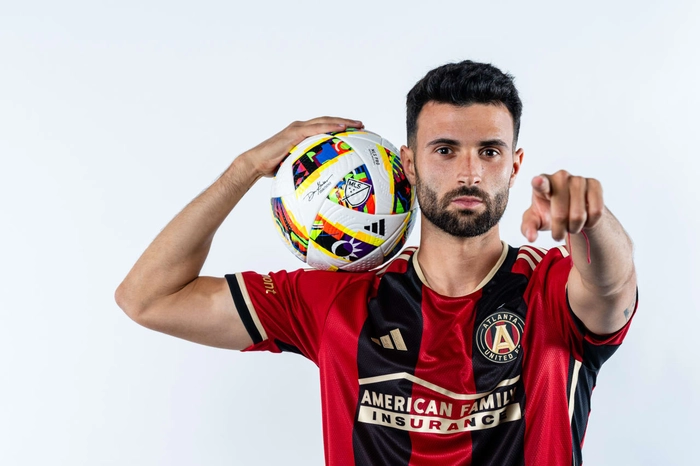 Hậu vệ Atlanta United thi đấu trên sân