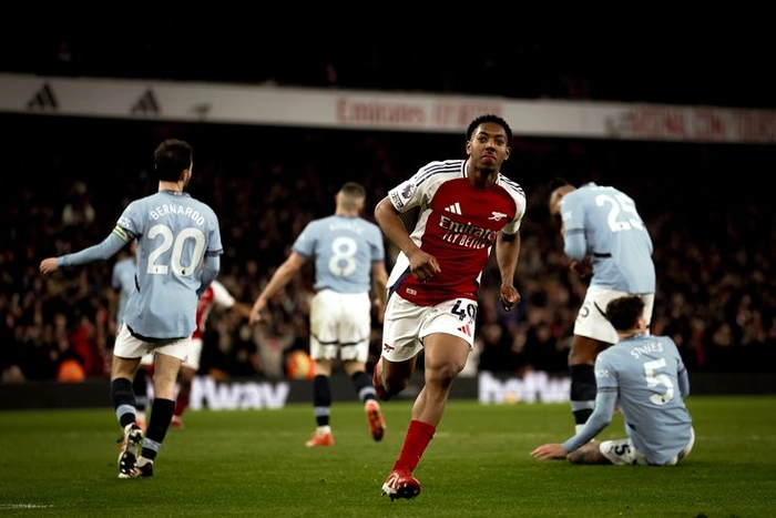 Hậu vệ tham gia phòng ngự