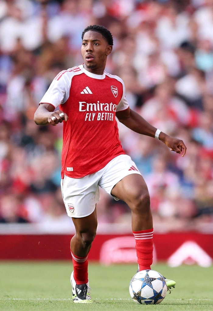 Myles Lewis-Skelly – Viên ngọc trẻ nơi hàng thủ Arsenal