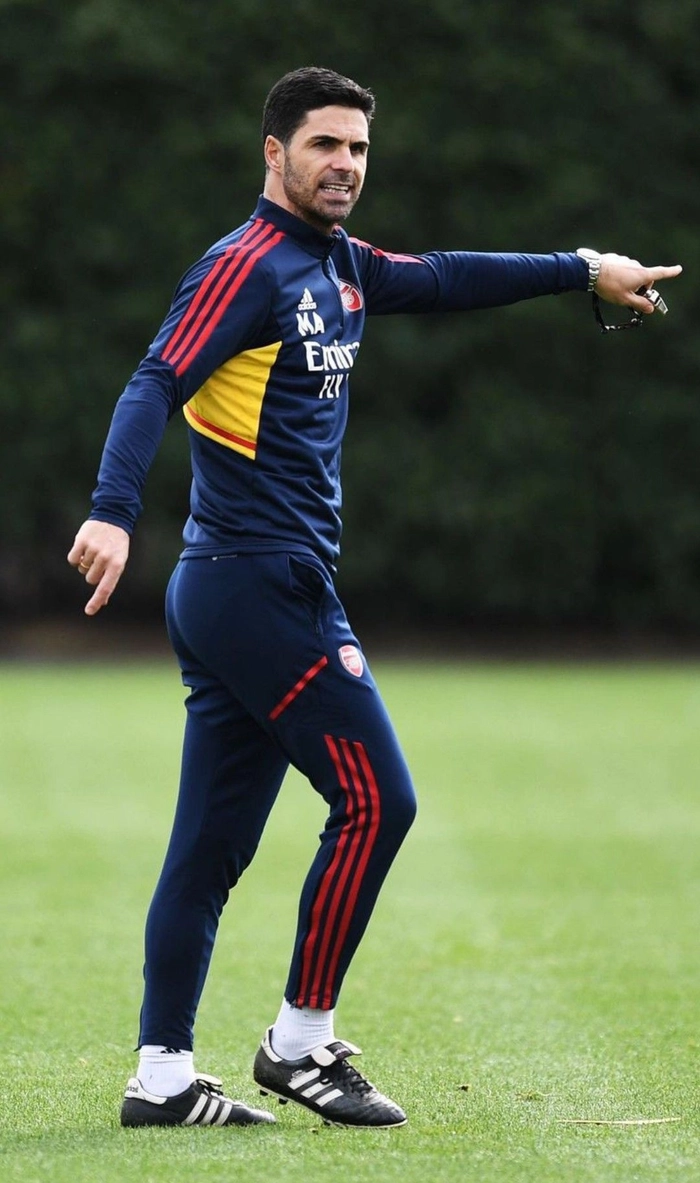 Hình ảnh ban huấn luyện trên sân vận động