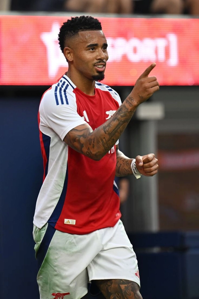 Hình ảnh cầu thủ pressing liên tục