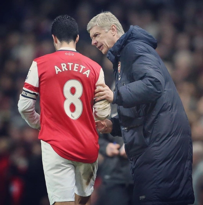 Hình ảnh chỉ đạo chiến thuật trong trận cầu đỉnh cao