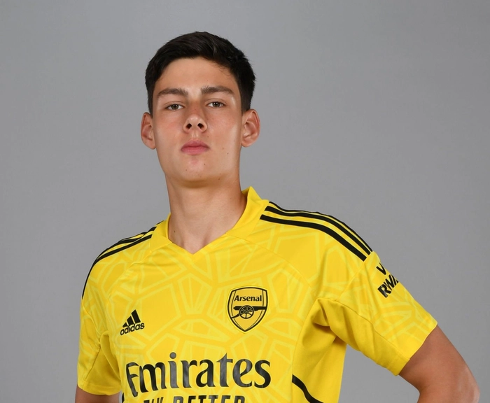 Hình ảnh thủ môn Arsenal tập trung cao độ