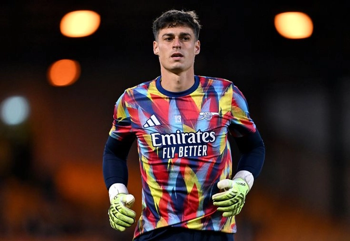 Hình ảnh thủ môn chuyên nghiệp trên sân