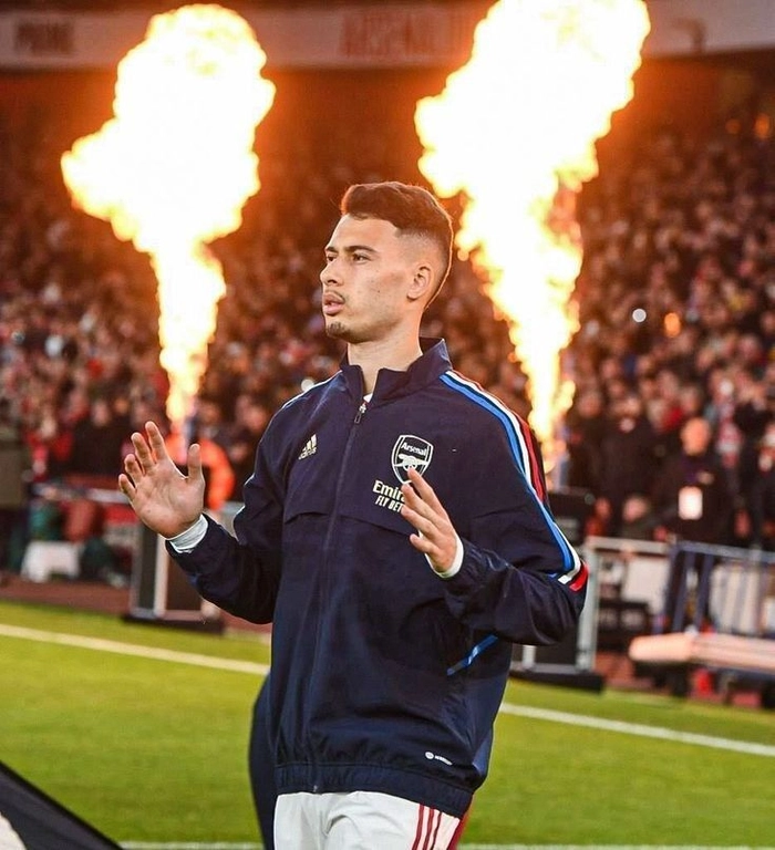 Hình ảnh tiền đạo hiện đại trên sân