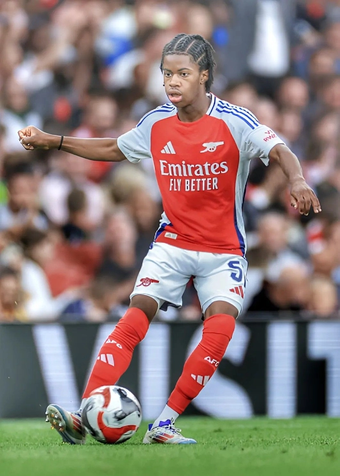 Josh Nichols – Hậu vệ trẻ đa năng đầy hứa hẹn của Arsenal