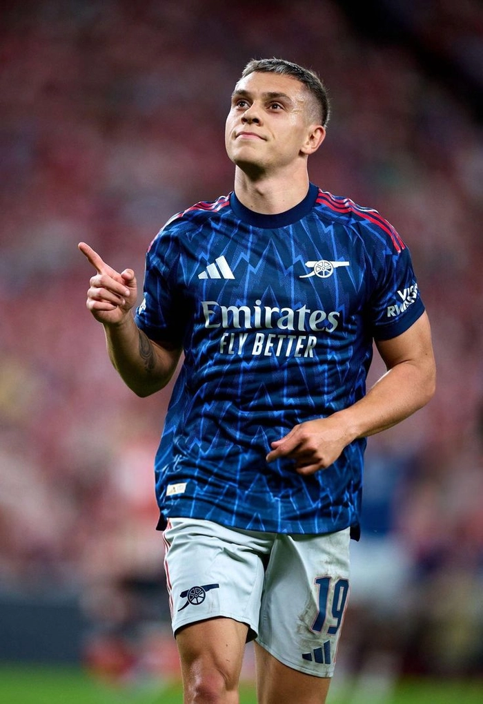 Leandro Trossard trong màu áo đội bóng