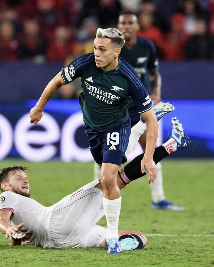 Leandro Trossard vs Liverpool trong trận cầu lớn