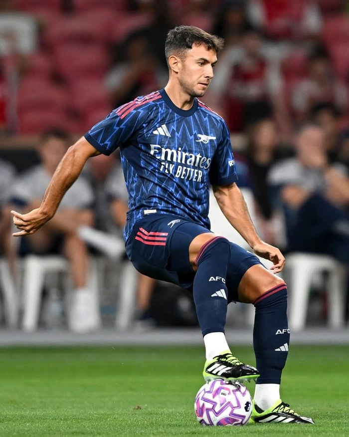 Martin Zubimendi thi đấu trên sân cỏ