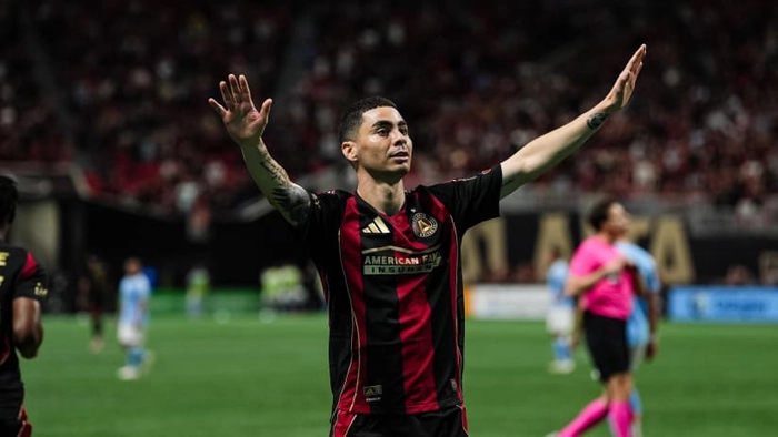 Miguel Almiron trong một pha bứt tốc