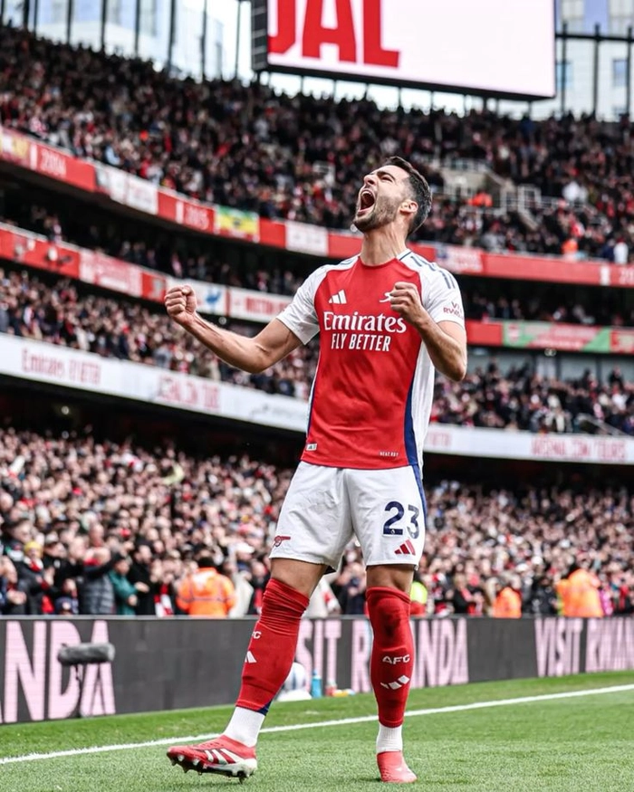 Mikel Merino Dortmund trong bối cảnh thi đấu