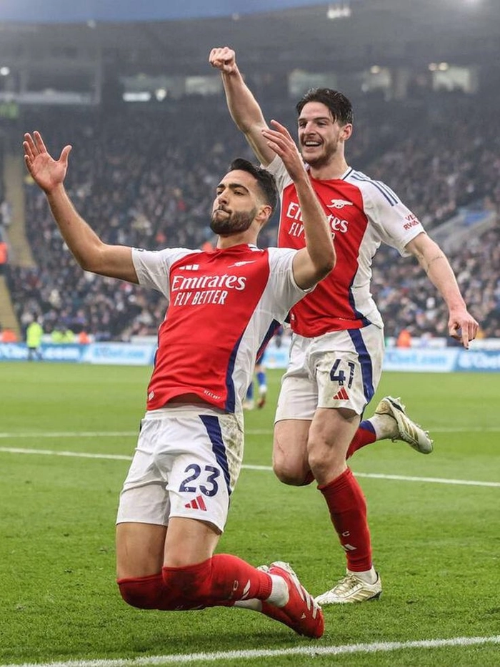 Mikel Merino đội hiện tại ra sân