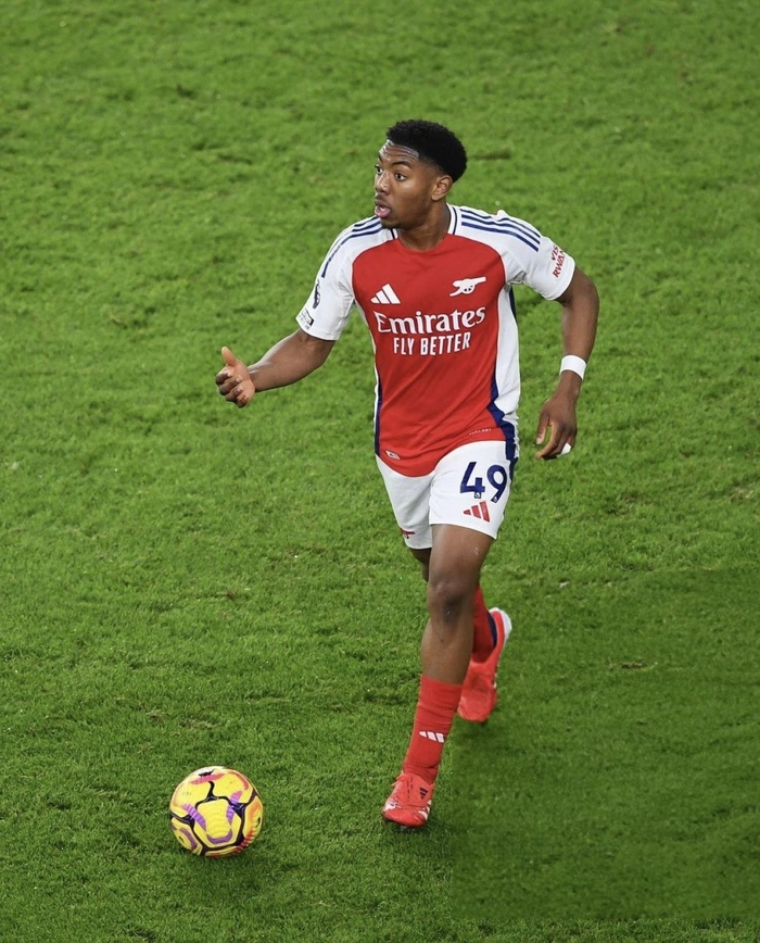 Myles Lewis-Skelly đội hiện tại ra sân