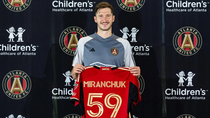 Pha xử lý kỹ thuật của tiền vệ tấn công