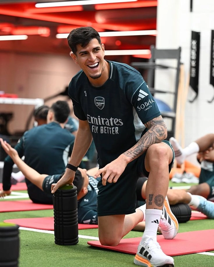 Piero Hincapié trong tình huống phòng ngự