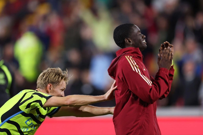 Sagoe Jr thi đấu chuyên nghiệp trên sân đấu