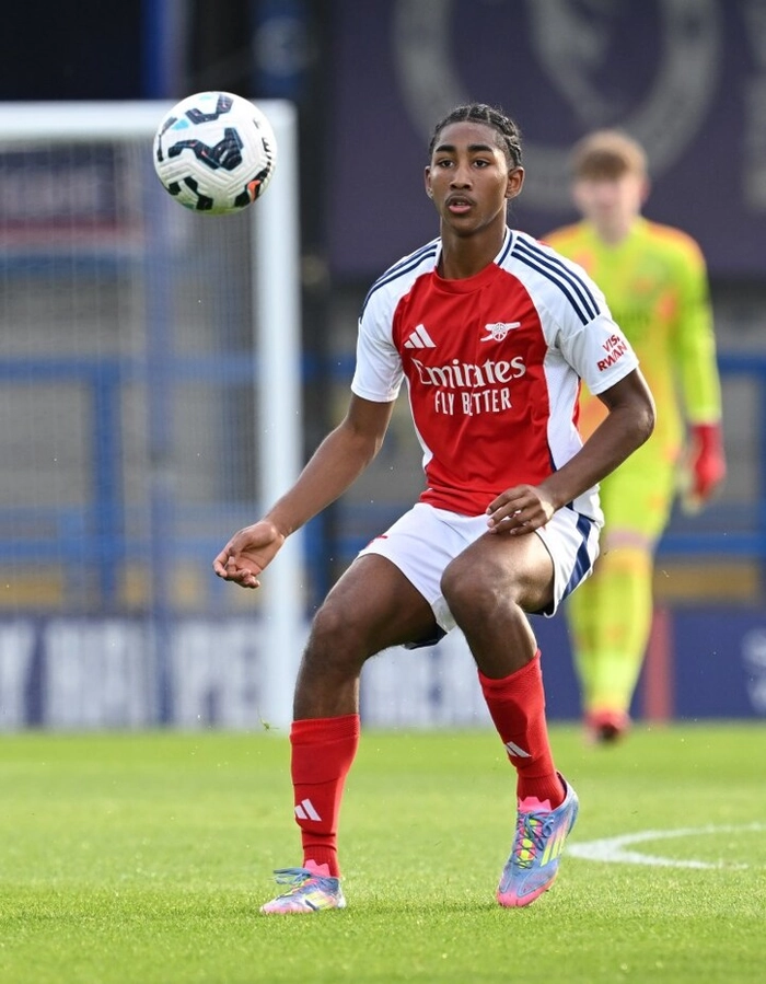 Tài năng học viện Arsenal trong trận đấu