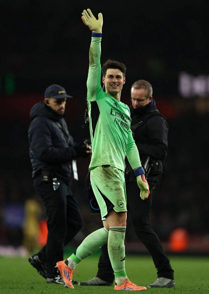 Thủ môn Arsenal tập trung cao độ