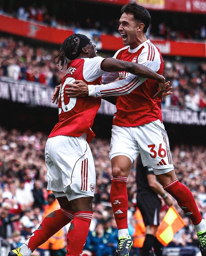 Tiền vệ Arsenal giữ nhịp trận đấu