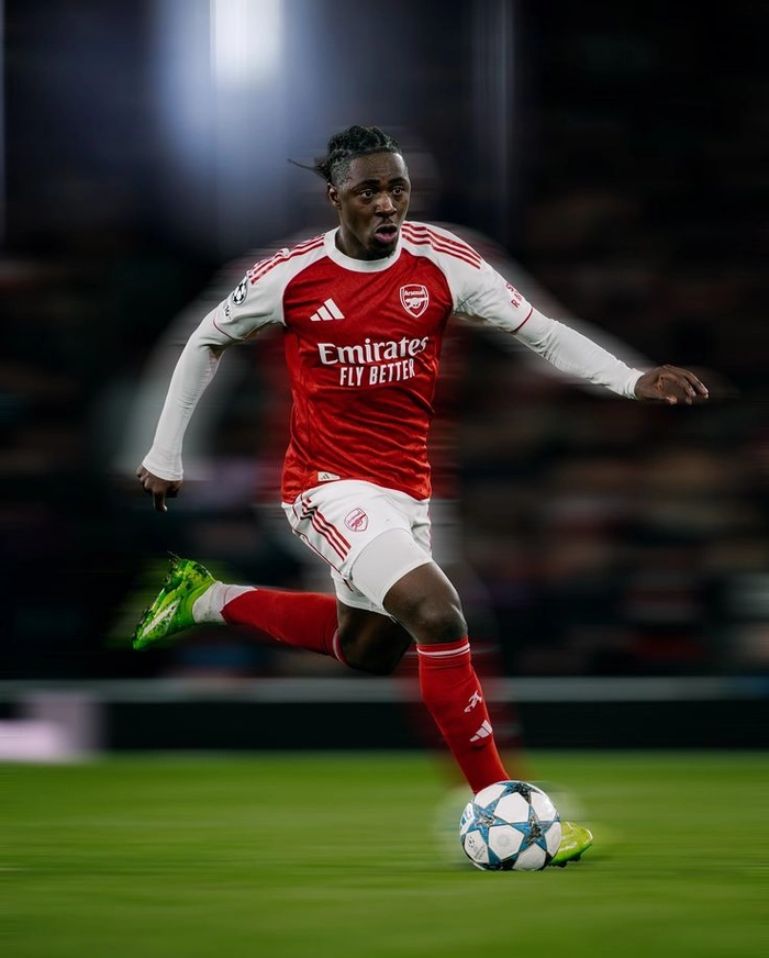 Tiền vệ Arsenal kiểm soát thế trận