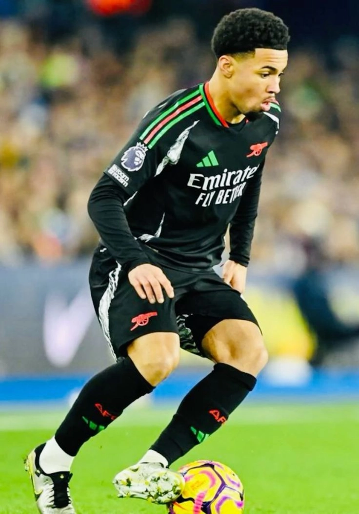 Tiền vệ Arsenal tham gia pressing