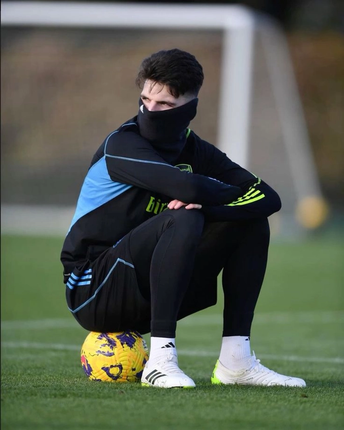 Tiền vệ Arsenal tham gia tấn công