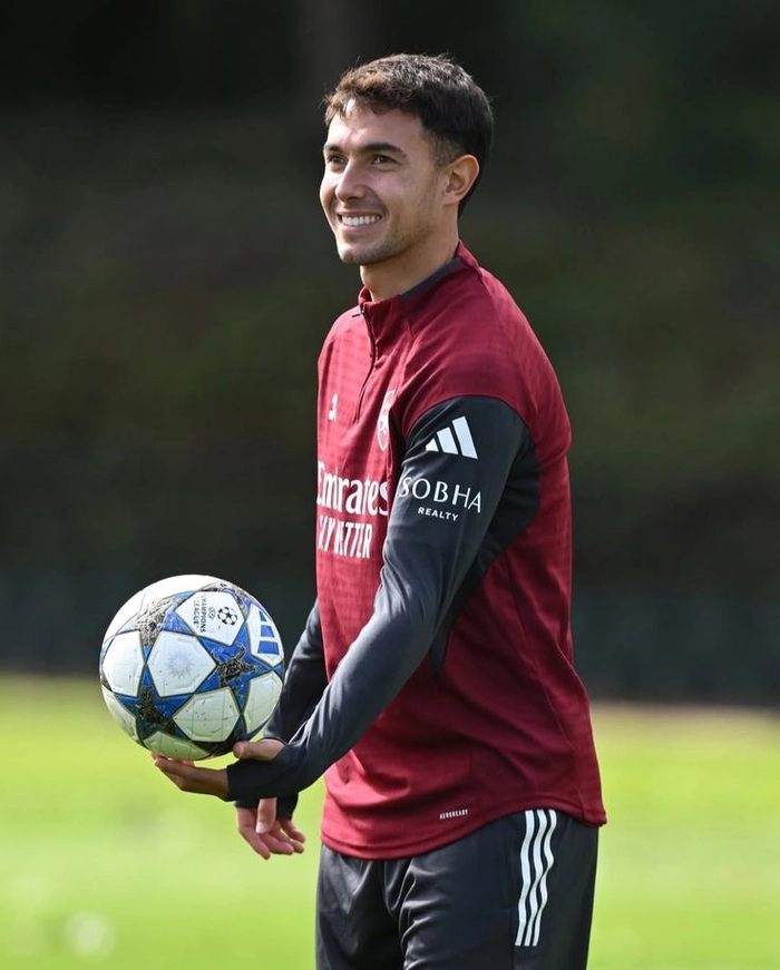 Tiền vệ Arsenal thi đấu chắc chắn