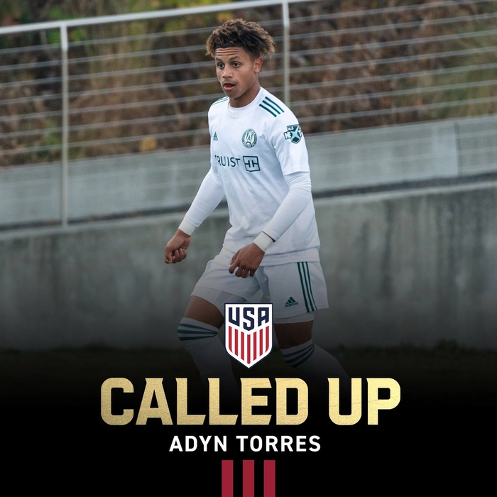 Tiền vệ trẻ tham gia tổ chức lối chơi