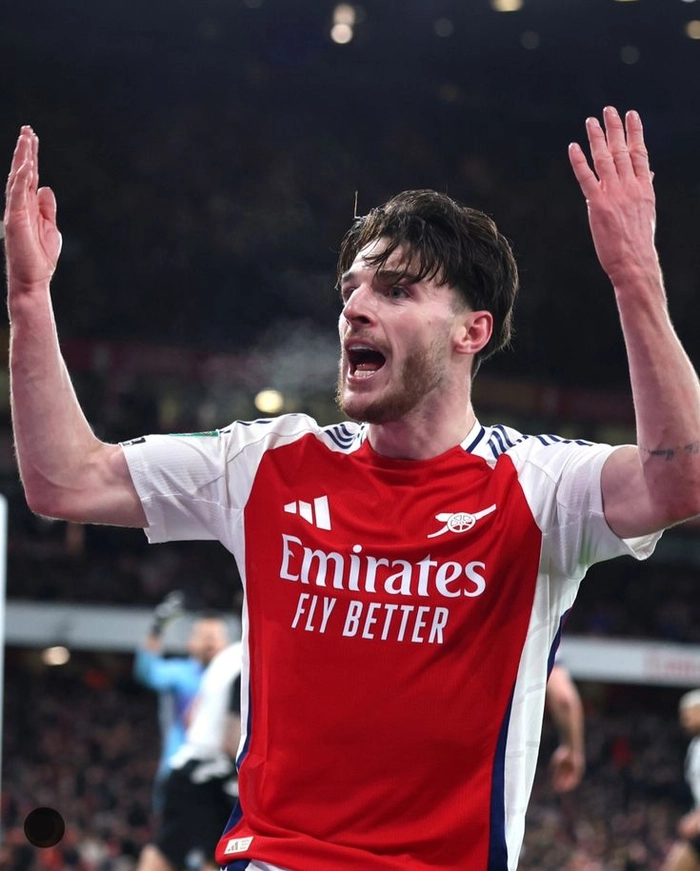 Tiền vệ trung tâm thi đấu ổn định