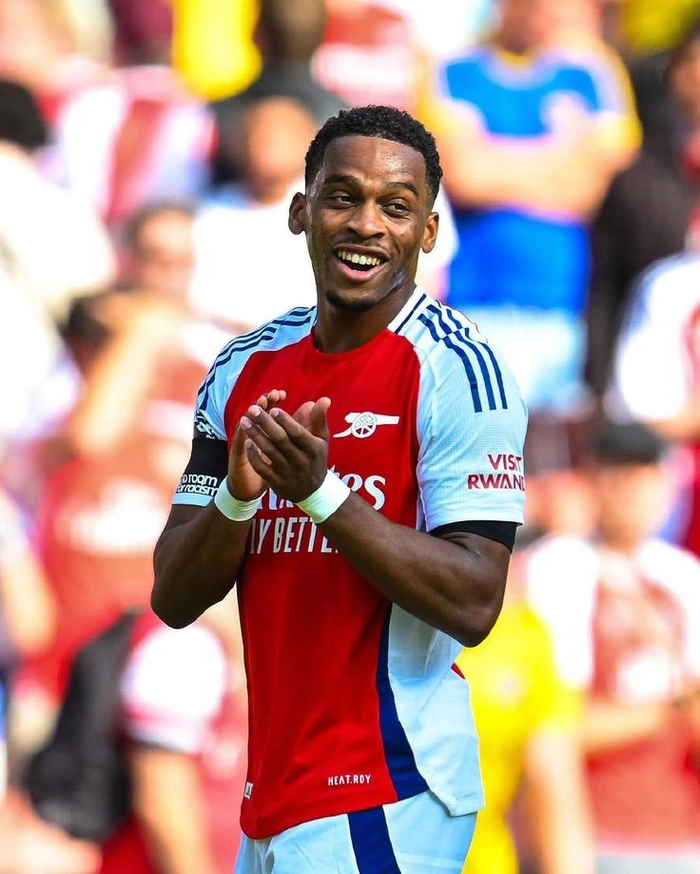 Timber Jurrien trong một pha tranh chấp