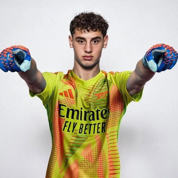 Tommy Setford thi đấu cho Arsenal