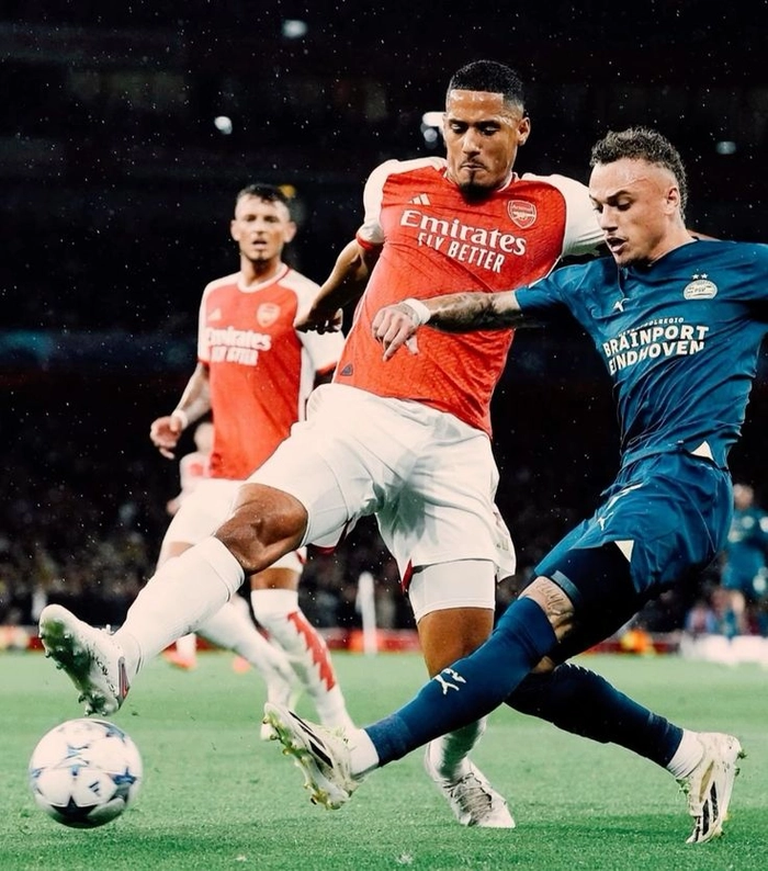 Trung vệ người Pháp thi đấu điềm tĩnh